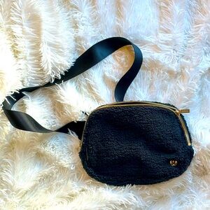 Black Lululemon Everywhere Belt Bag 1L Fleece